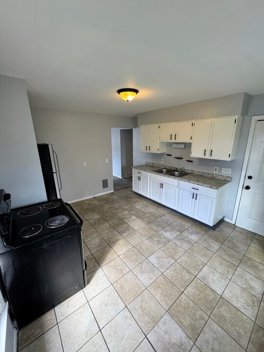 15 Thorpe St, Unit 15 Thorp St Upper in Batavia, NY - Building Photo
