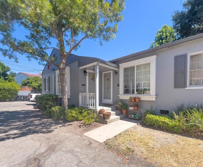 4286 Tujunga Ave in Los Angeles, CA - Building Photo - Building Photo