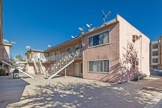 9121 Orion Ave in North Hills, CA - Foto de edificio - Building Photo
