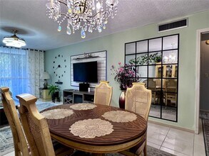 320 NE 12th Ave in Hallandale Beach, FL - Building Photo - Building Photo