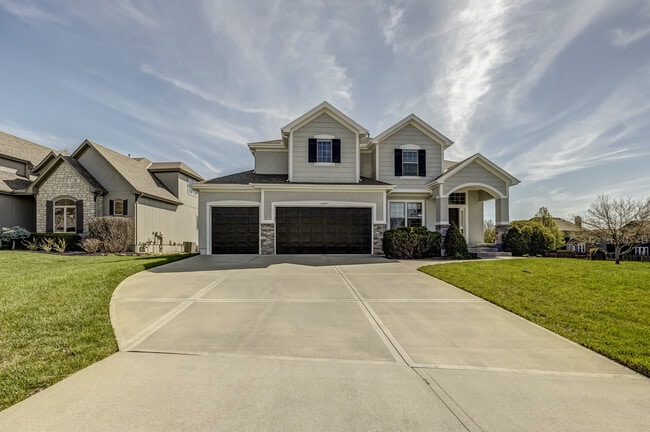 14017 Haskins St in Overland Park, KS - Building Photo - Building Photo