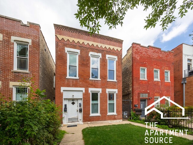 2206 W Erie St, Unit 2F