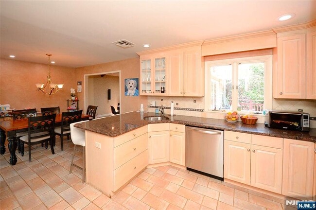 3 Garvey Pl in Glen Rock, NJ - Building Photo - Building Photo
