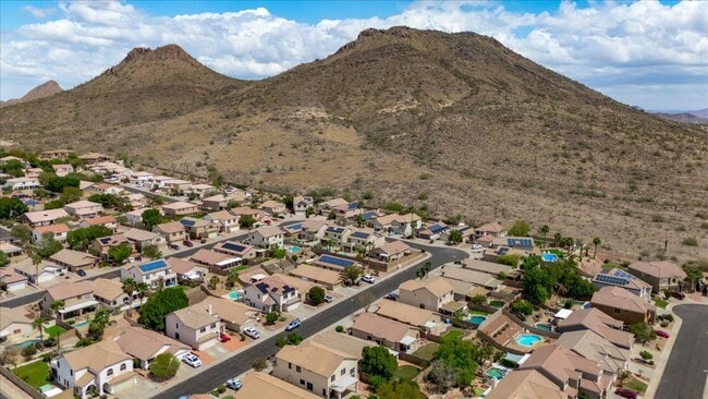 6349 W Desert Hollow Dr in Phoenix, AZ - Building Photo - Building Photo