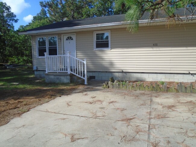 611 Drypoint Ln in Hope Mills, NC - Building Photo - Building Photo