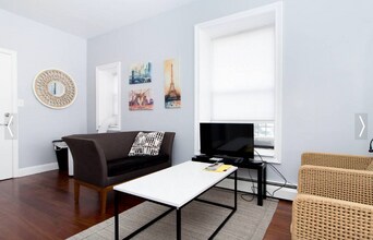 877 Saint Nicholas Ave, Unit Beautiful Studio in New York, NY - Foto de edificio - Building Photo