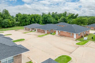 Wellsprings Studio Presidential Estates in Stillwater, OK - Foto de edificio - Building Photo