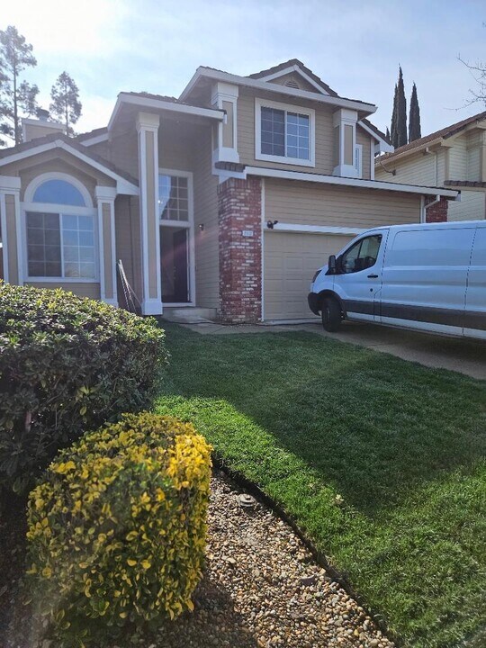 2112 Carpinteria Dr in Antioch, CA - Building Photo