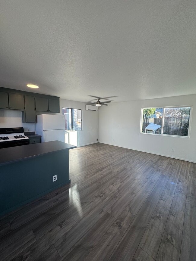 property at 1456 Magnolia Ave