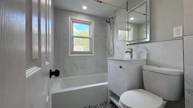 44 Old Bergen Rd in Jersey City, NJ - Building Photo - Building Photo