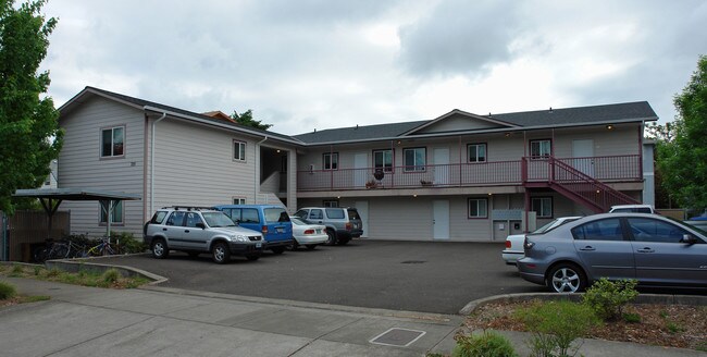 725 SW 13th St in Corvallis, OR - Foto de edificio - Building Photo