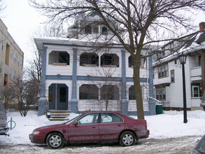 2112 Dupont Ave S in Minneapolis, MN - Foto de edificio - Building Photo