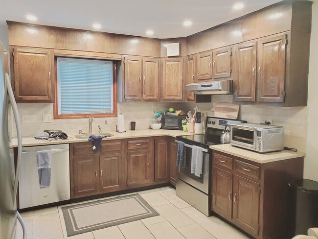 34 Goodwin St in Stamford, CT - Building Photo - Building Photo
