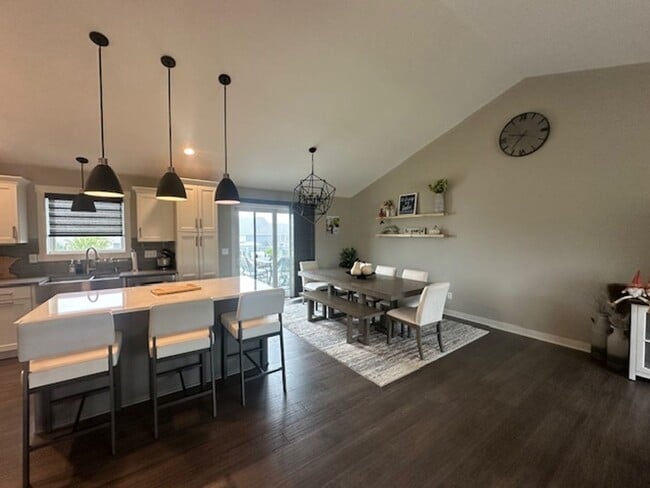 2213 Phoenix Rd SW in Rochester, MN - Building Photo - Building Photo