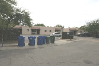 20-30 E Mills Dr in Tucson, AZ - Building Photo - Building Photo