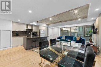 95 Bathurst St in Toronto, ON - Building Photo - Building Photo