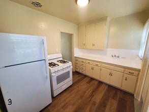 1722 Henderson Ave in Long Beach, CA - Building Photo - Building Photo