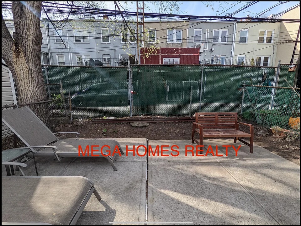2136 47th St, Unit 1 in Astoria, NY - Building Photo