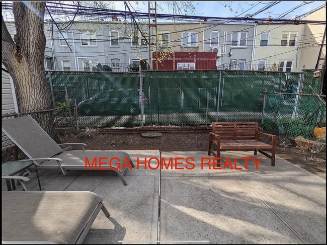 2136 47th St, Unit 1