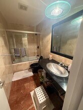 301 Lakeside Ct in Sunrise, FL - Building Photo - Building Photo