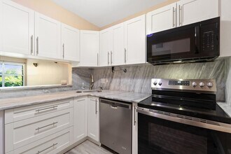 12015 Greenway Cir S in Royal Palm Beach, FL - Building Photo - Building Photo