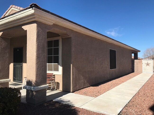 2530 Evansville Ave in Henderson, NV - Foto de edificio - Building Photo