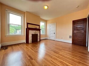 2013 Hampton St in Pittsburgh, PA - Building Photo - Building Photo
