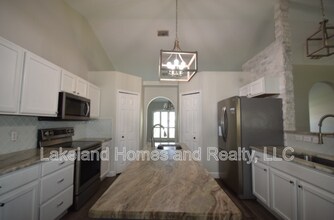 241 Pine Shadow Ln in Auburndale, FL - Building Photo - Building Photo