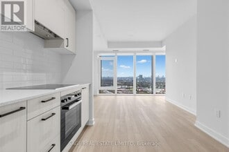1 Quarrington Ln in North York, ON - Building Photo - Building Photo