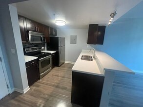 425 W Beech St in San Diego, CA - Foto de edificio - Building Photo