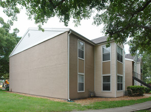 Watauga Woods Apartments in Orlando, FL - Building Photo - Building Photo