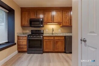 101 Farmington Chase Crescent in Farmington, CT - Building Photo - Building Photo