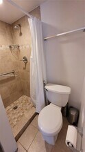 222 Poinciana Island Dr in Sunny Isles Beach, FL - Foto de edificio - Building Photo