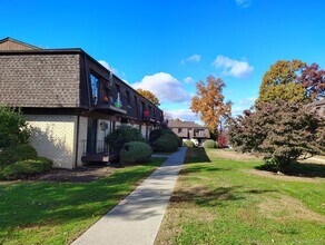 1601 Cherry Hill Dr in Arlington, NY - Building Photo - Building Photo