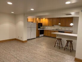 609 Howard Pl in Madison, WI - Building Photo