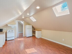 2154 NW Everett St in Portland, OR - Building Photo - Building Photo