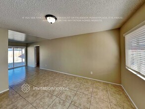 7124 W Flower St in Phoenix, AZ - Foto de edificio - Building Photo