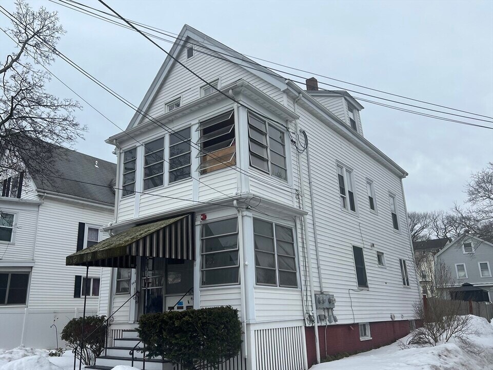 542 Eastern Ave in Lynn, MA - Building Photo