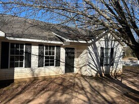 543 N 9th St in Griffin, GA - Building Photo