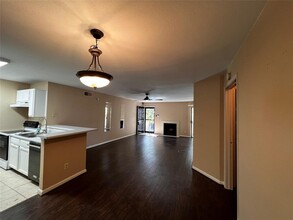 10753 Braes Bend Dr in Houston, TX - Building Photo - Building Photo