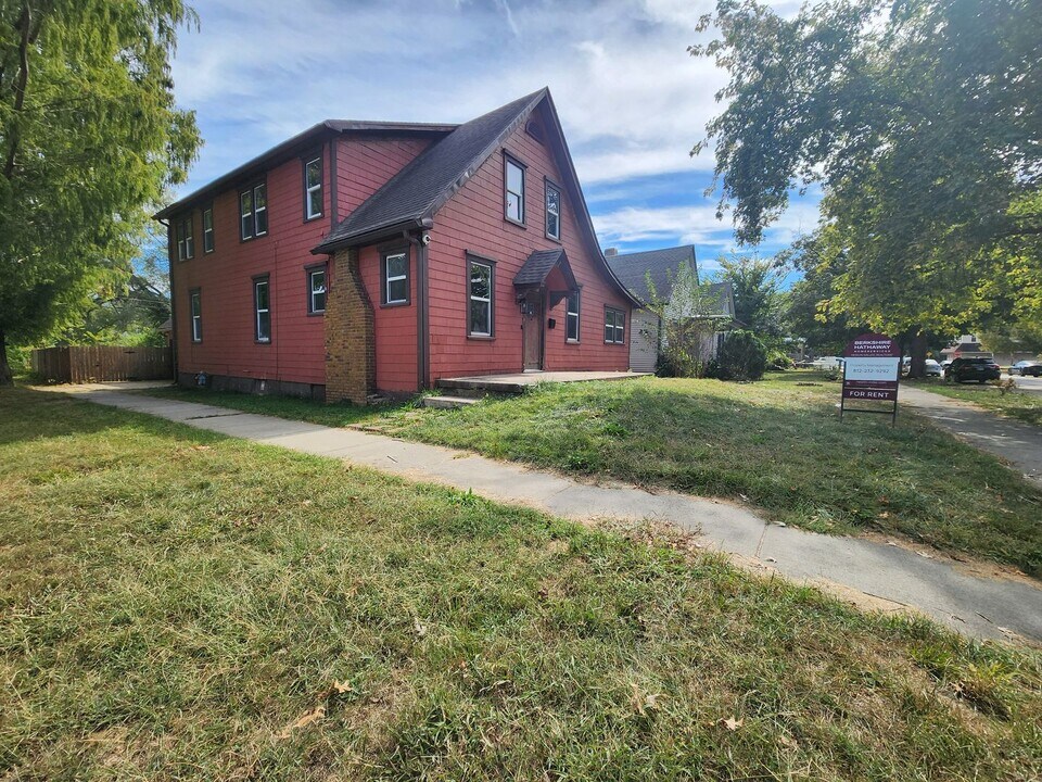 1000 S 8th St in Terre Haute, IN - Building Photo