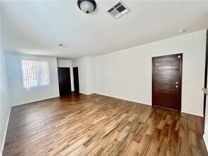 1324 Sun Village Ave in Las Vegas, NV - Building Photo - Building Photo