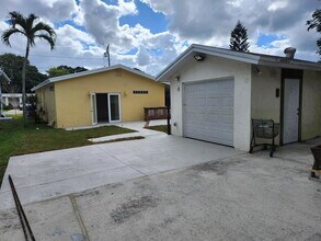 953 NE 34th St in Oakland Park, FL - Building Photo - Building Photo