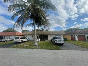 7902 NW 70th Ct in Tamarac, FL - Building Photo