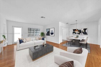 7911 SW 55th Ave in Miami, FL - Building Photo - Building Photo