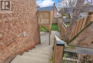 18 Wallace Dr in Cambridge, ON - Building Photo - Building Photo