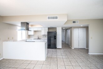15601 N 27th St in Phoenix, AZ - Building Photo - Building Photo