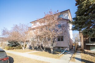 2106 1 St NE in Calgary, AB - Building Photo