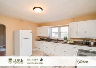 2310 S Euclid Ave in Sioux Falls, SD - Building Photo - Building Photo