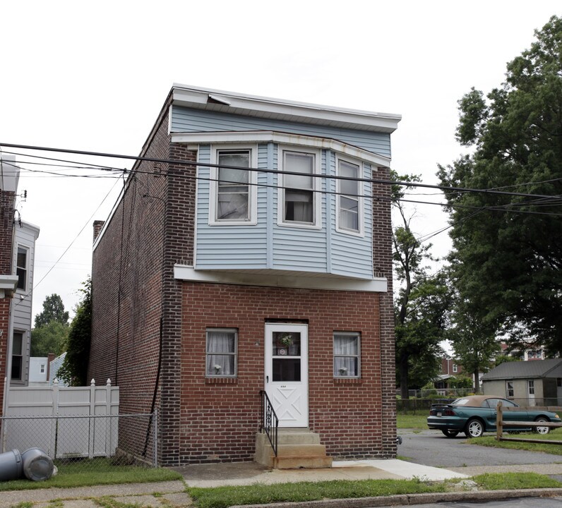 327 Powhattan Ave in Essington, PA - Building Photo